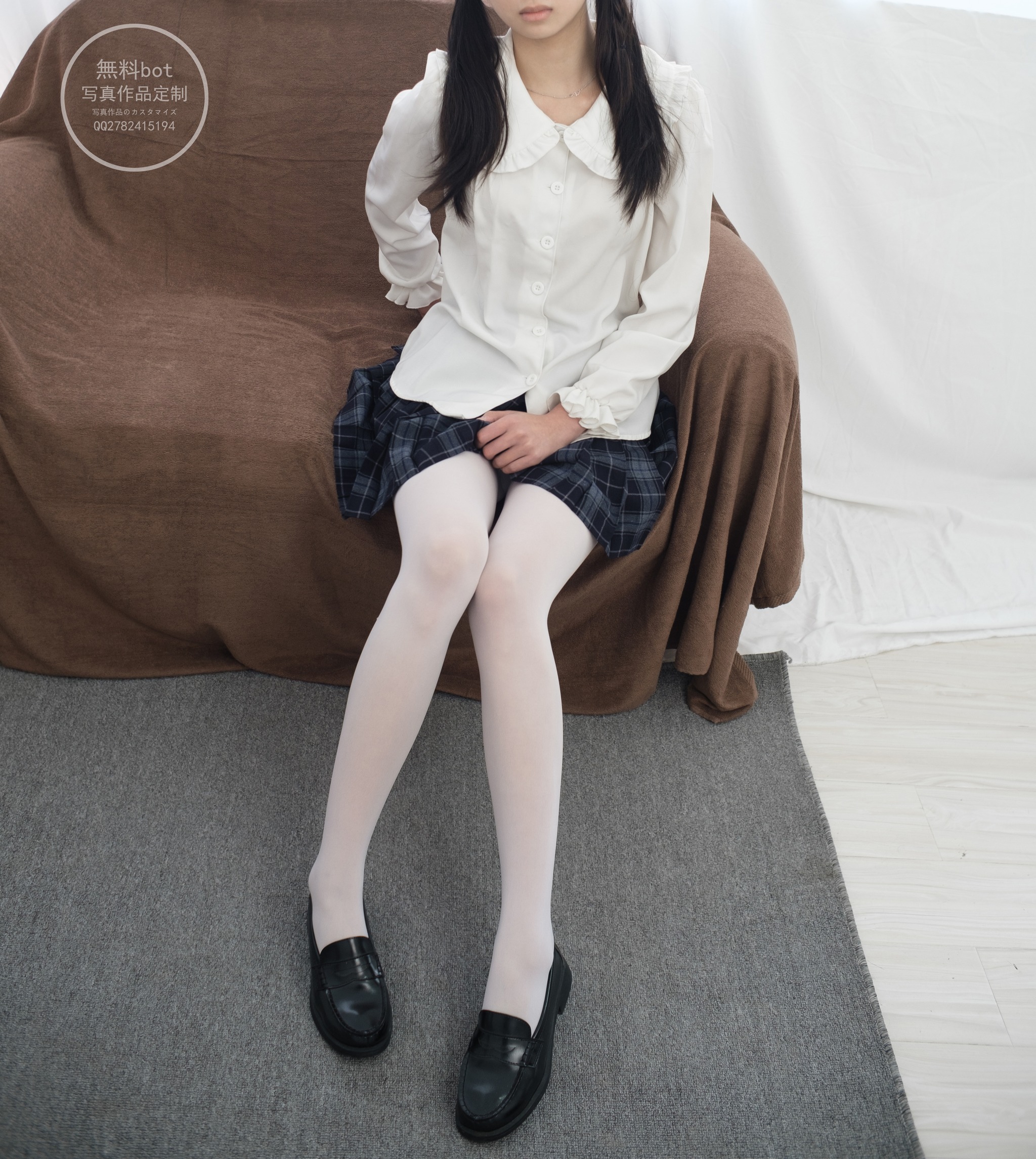 图片[1]-森萝财团 – NO.018 写真 有料 吸吸 白丝少女的百褶裙 [71P]-XikXak